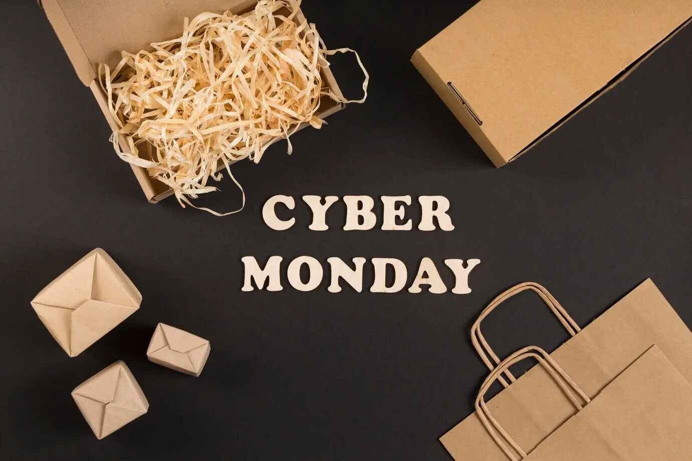 Флэт-лей с текстом «Cyber Monday»
